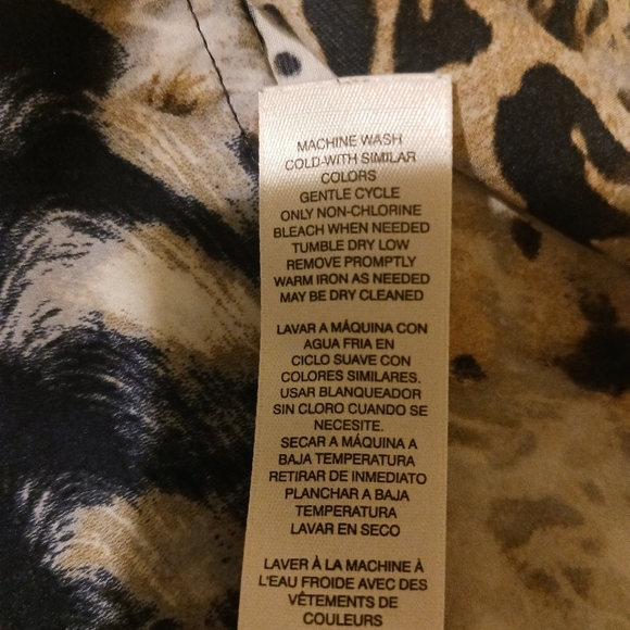 Chicos Animal Print Silky Flowy Popover Buttons - Picture 10 of 11